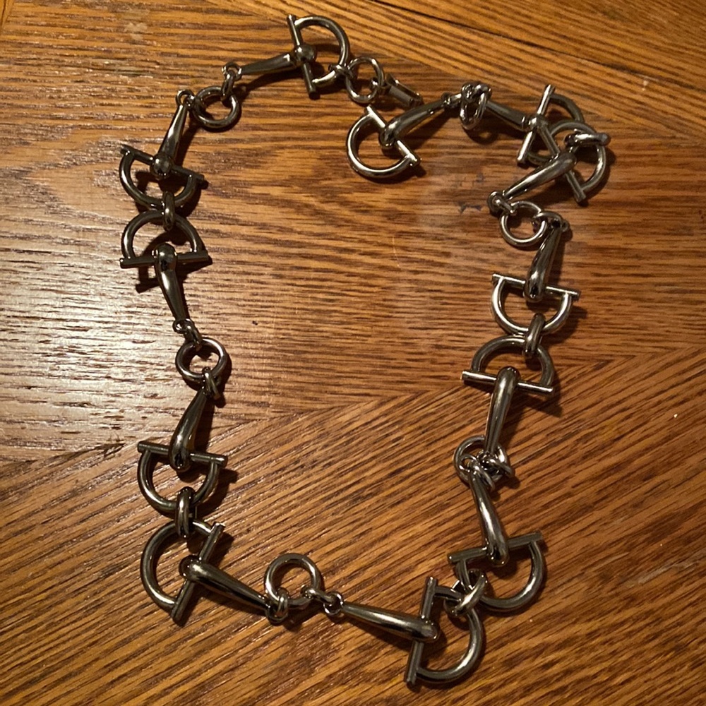 Silver tone  plastic horse bit link Chain belt size medium 36in long size 8/10 - Picture 2 of 5